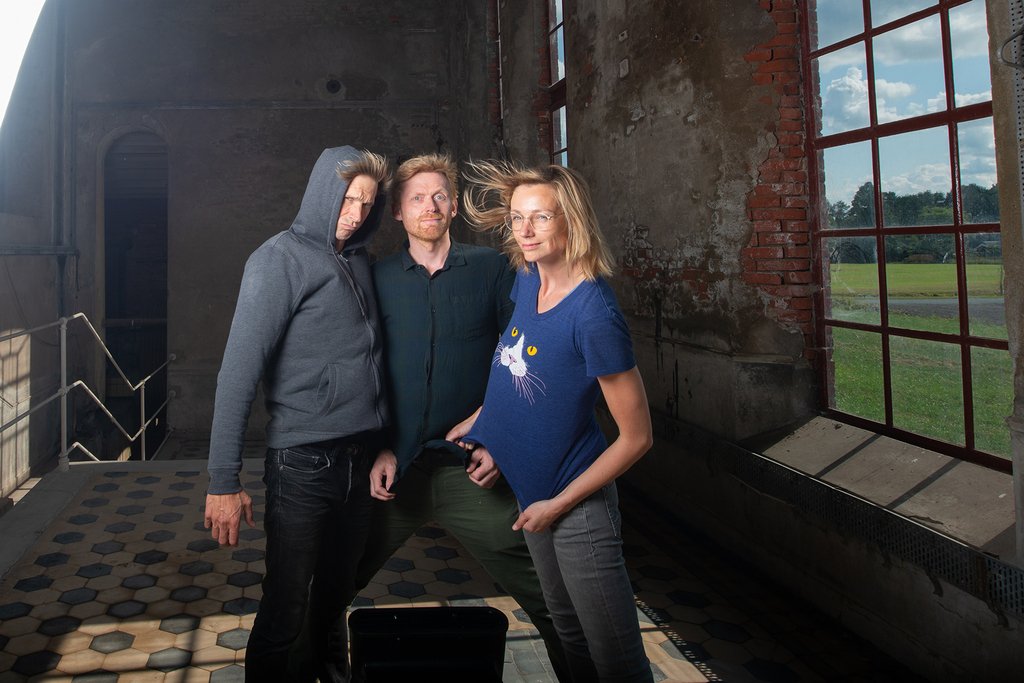 Cloud-team. L to R: artist Berndnaut Smilde, photographer Cassander Eeftinck Schattenkerk, and artist Annegret Kellner